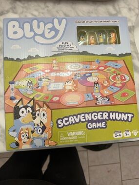 Bluey Scavenger Hunt Game - Family Board Game (Blue, Green, Orange)